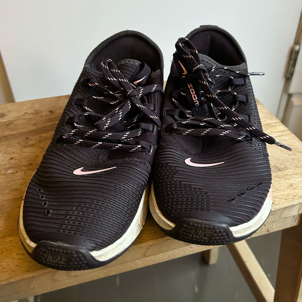 NIKE Air Zoom Elevate Women's Sneakers Size 6.5